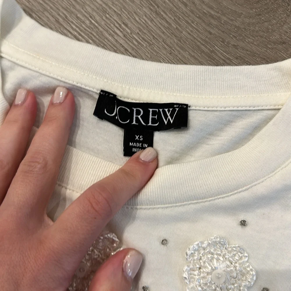 J Crew Cropped T-shirt with crochet floral appliqués - Picture 3 of 4